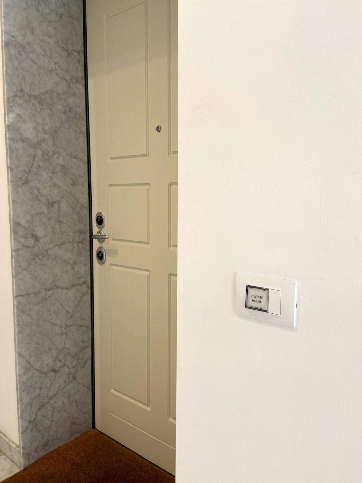 La Casa Bianca Apartment Milan Bagian luar foto